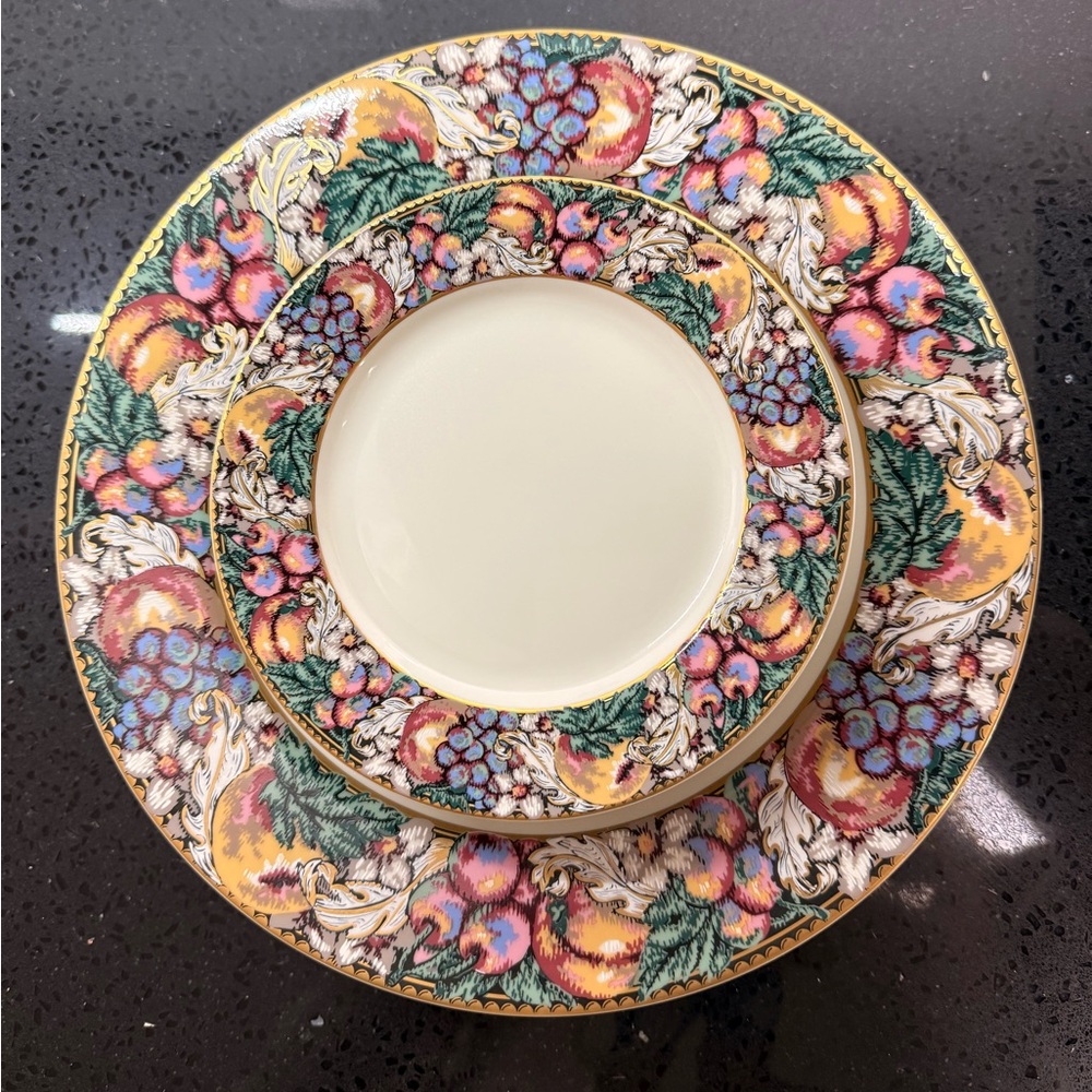 Majestic‎ Orchard by Mikasa 8-Piece Plate Set (4 + 4) Vintage Discontinued